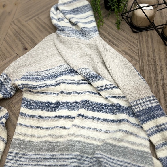 Lira Women’s XS hoodie new without tags soft fabric - Picture 5 of 5